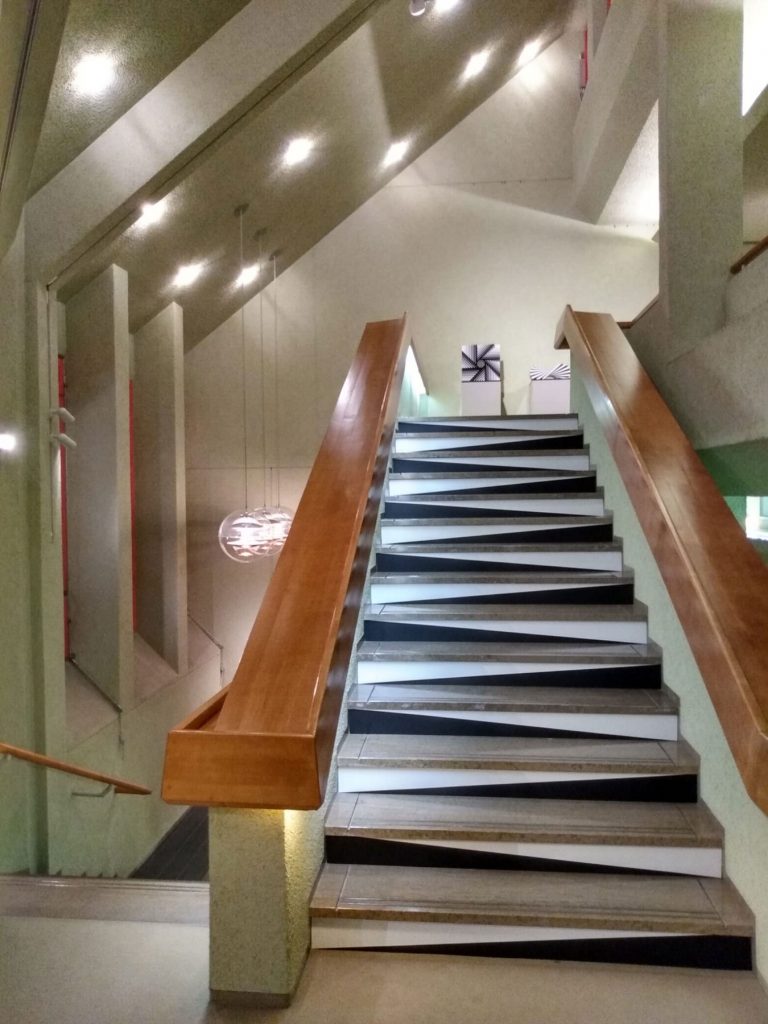 Eine der Treppen-Instalationen im Rosenthal-Theater